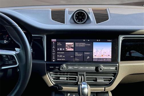 2021 Porsche Macan Base