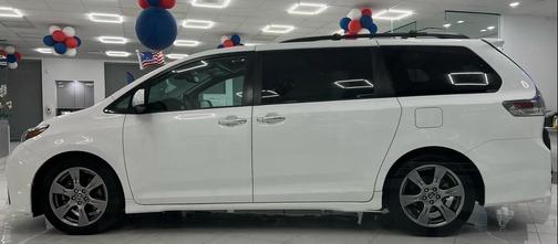 2019 Toyota Sienna SE