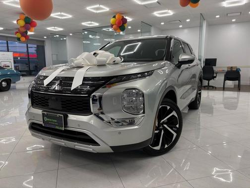 2023 Mitsubishi Outlander SE