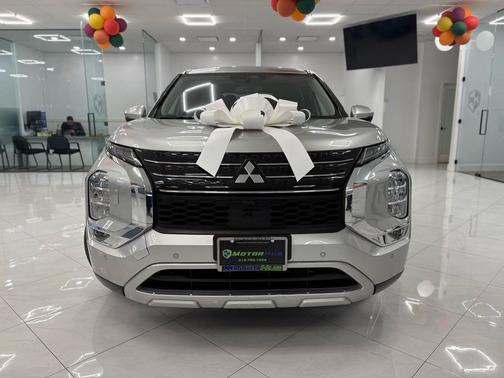 2023 Mitsubishi Outlander SE