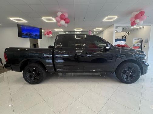 2017 RAM 1500 Night Crew Cab 4x4 5'7' Box
