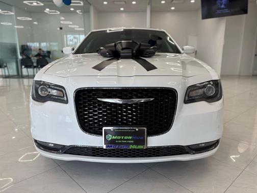 2019 Chrysler 300 S
