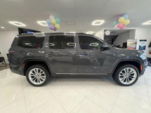 Baltic Gray Metallic Clearcoat 2022 Jeep Wagoneer Series III 4x4