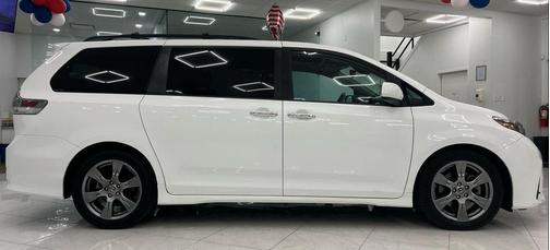 2019 Toyota Sienna SE
