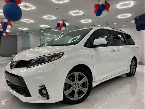 2019 Toyota Sienna SE