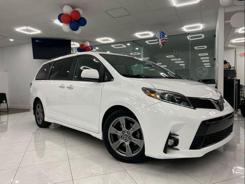 2019 Toyota Sienna SE