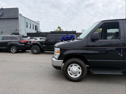 2011 Ford E350 Super Duty XLT