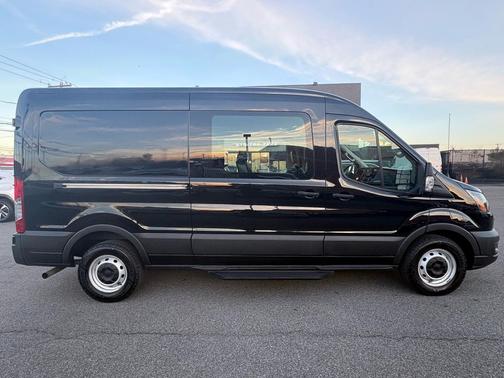 2022 Ford Transit-250 Base