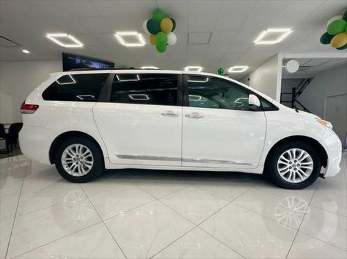 2014 Toyota Sienna XLE