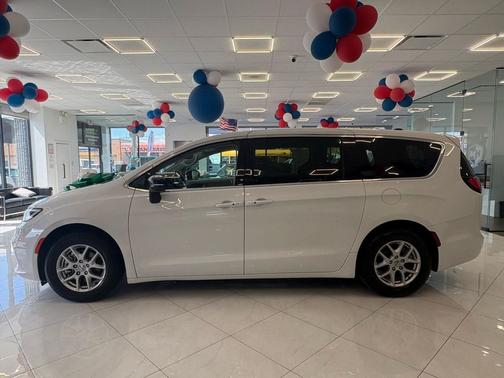 Bright White Clearcoat 2024 Chrysler Pacifica Touring L