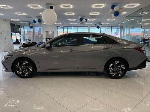 2025 Hyundai ELANTRA SEL