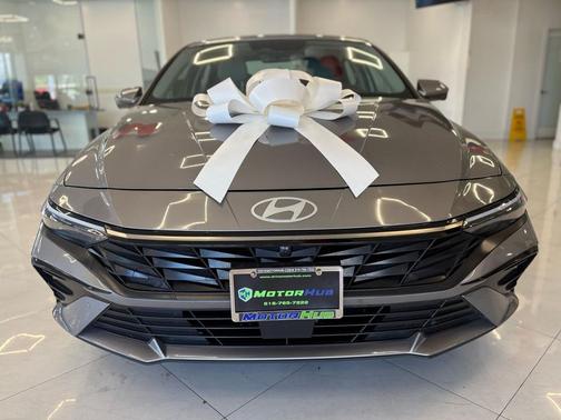 Gray 2024 Hyundai ELANTRA Limited
