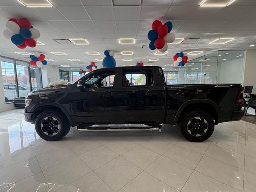 Diamond Black Crystal Pearlcoat 2019 RAM 1500 Rebel