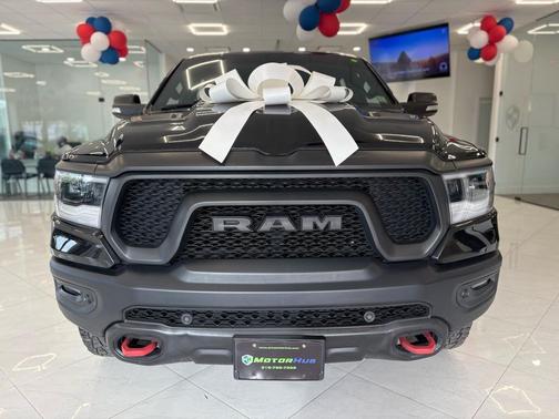 Diamond Black Crystal Pearlcoat 2019 RAM 1500 Rebel