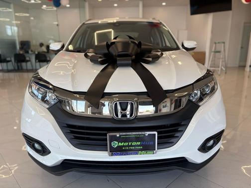 Platinum White Pearl 2022 Honda HR-V EX