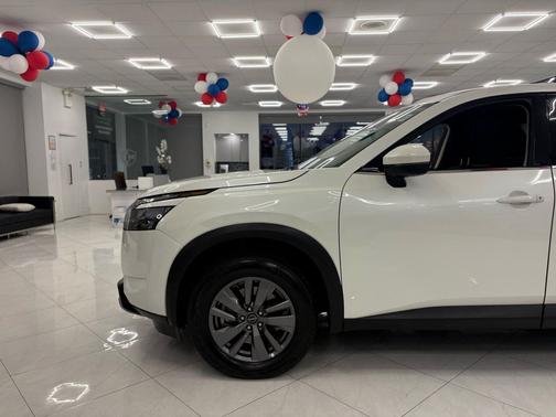 2024 Nissan Pathfinder SV FWD
