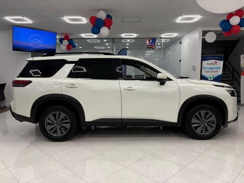2024 Nissan Pathfinder SV FWD