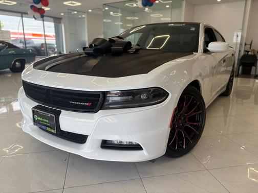 White Knuckle 2019 Dodge Charger SXT
