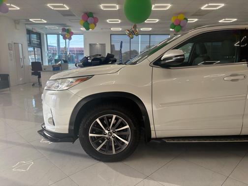 Blizzard Pearl 2018 Toyota Highlander XLE