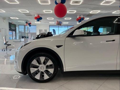 2021 Tesla Model Y Long Range Dual Motor All-Wheel Drive