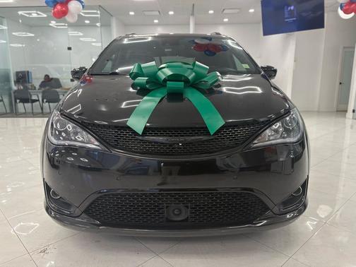 2020 Chrysler Pacifica Touring-L Plus