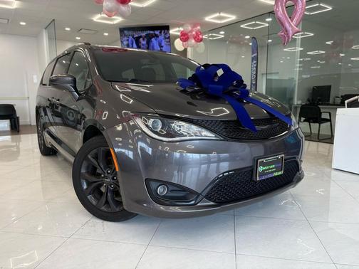 2020 Chrysler Pacifica Touring L