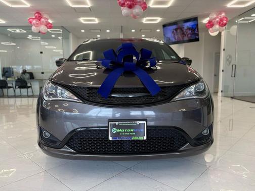 2020 Chrysler Pacifica Touring L