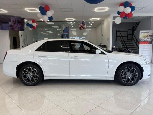 White 2018 Chrysler 300 S