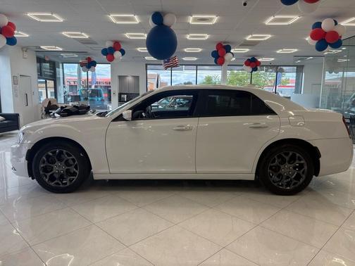 White 2018 Chrysler 300 S