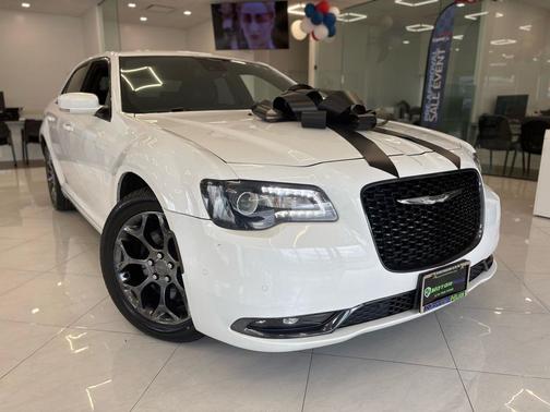 White 2018 Chrysler 300 S