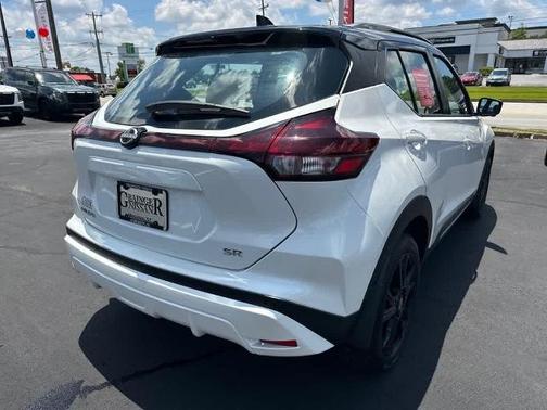 2023 Nissan Kicks SR