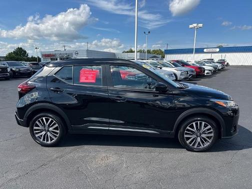 Super Black 2024 Nissan Kicks SR