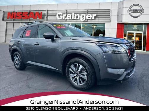 2024 Nissan Pathfinder SL