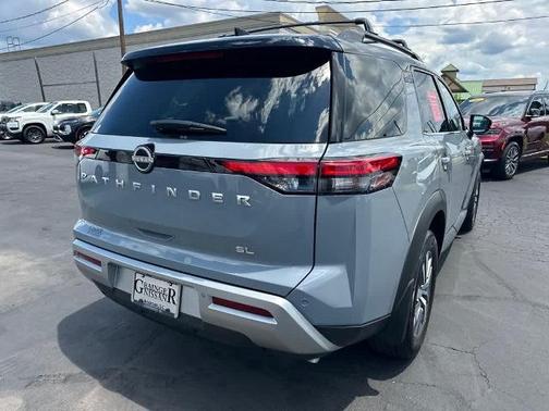 2024 Nissan Pathfinder SL