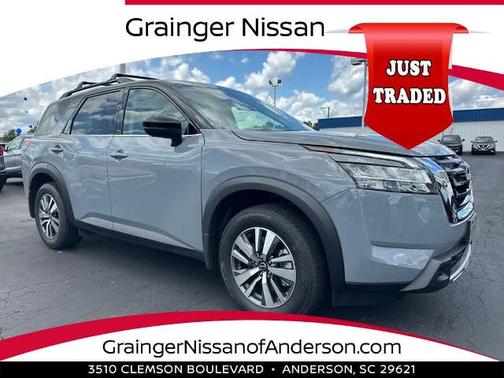 2024 Nissan Pathfinder SL