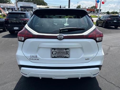 2023 Nissan Kicks SR