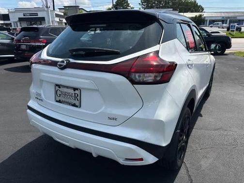 2023 Nissan Kicks SR