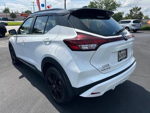 2023 Nissan Kicks SR