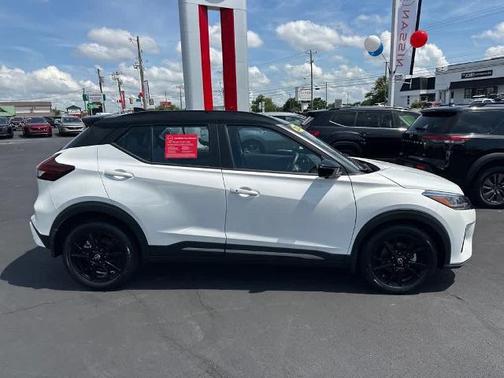 2023 Nissan Kicks SR