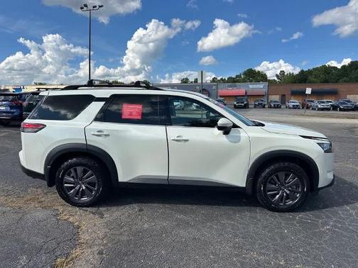 2023 Nissan Pathfinder SV