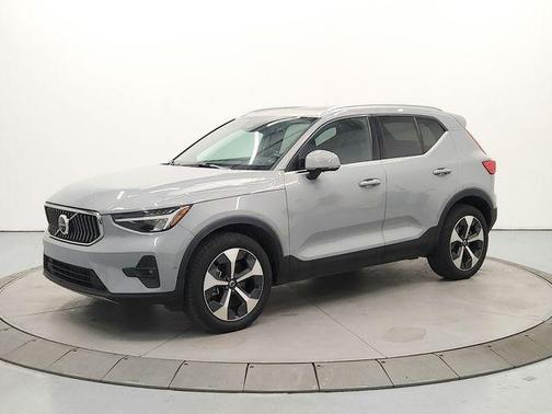 2024 Volvo XC40 B5 Plus Bright Theme
