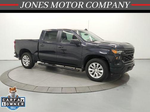 Dark Ash Metallic 2022 Chevrolet Silverado 1500 Custom
