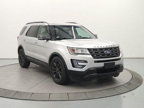 Ingot Silver Metallic 2017 Ford Explorer XLT