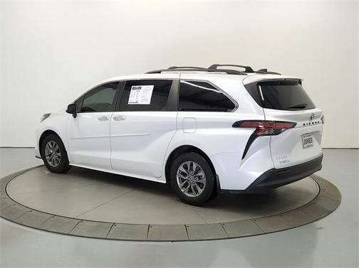 2022 Toyota Sienna XLE 8 Passenger