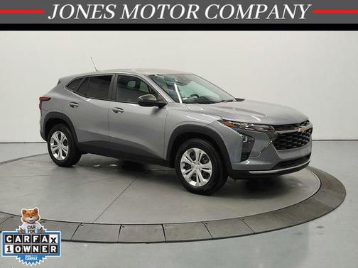 Sterling Gray Metallic 2024 Chevrolet Trax LS