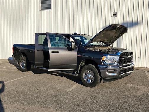 2024 RAM 3500 Tradesman Crew Cab 4x4 8' Box