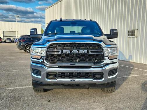 2024 RAM 3500 Tradesman Crew Cab 4x4 8' Box