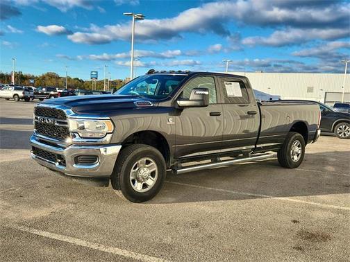 2024 RAM 3500 Tradesman Crew Cab 4x4 8' Box