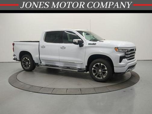 Polar White Tricoat 2026 Chevrolet Silverado 1500 High Country