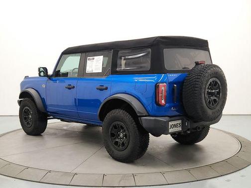 VELOCITY BLUE METALLIC 2023 Ford Bronco Wildtrak
